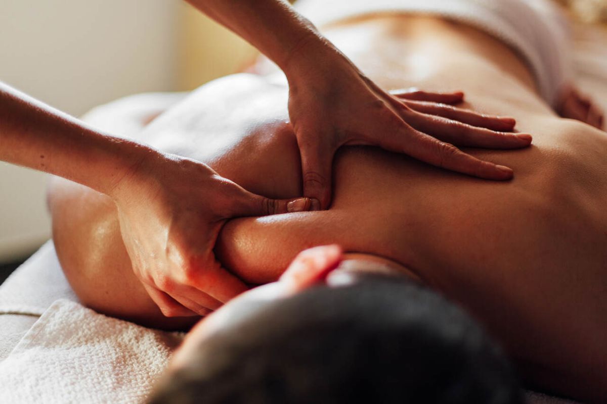 massage trị liệu cát lái